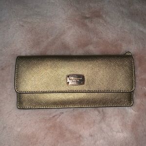 ❌❌SOLD❌❌Rose Gold Michael Kors Wallet